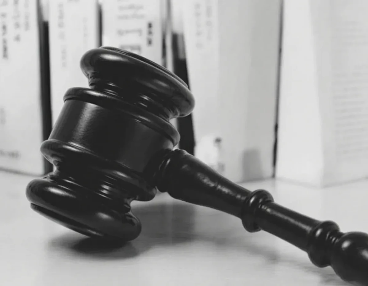 Les Vices de Procédure dans la Justice Française : Analyse des Cas Récents et de leurs Conséquences Juridiques